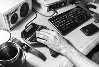 西甲冷门夜！巴列卡诺3-0横扫马竞，保级队逆袭逃出生天，床单军跌出前三